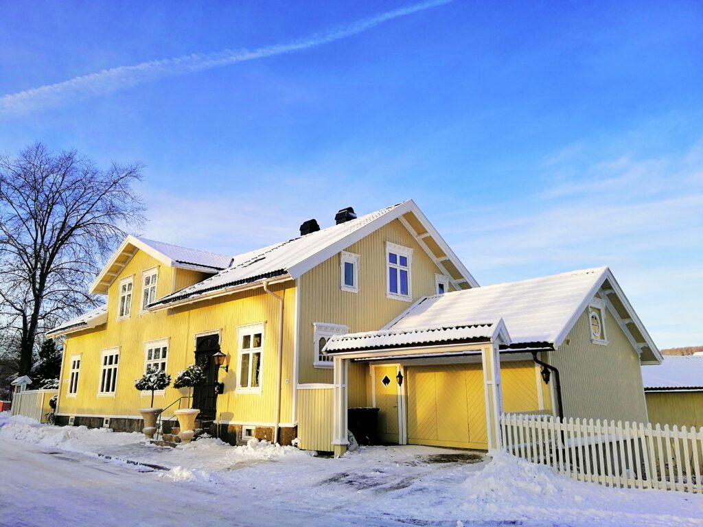 Preventing Ice Dams on Roofs