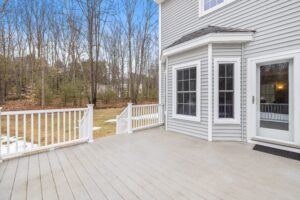 What Color Deck Goes With a Grey House
